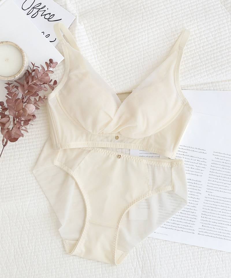 「24H使えるナイトブラ」チュールノンワイヤーブラ&ショーツ