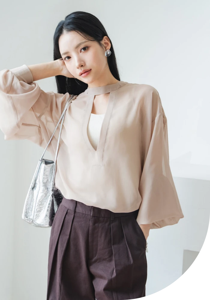 接触冷感シアーブラウス